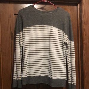 ✨Daytrip grey & white crew neck sweatshirt✨